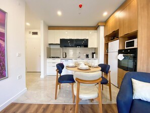 Fridge, microwave, oven, stovetop - OPSİYON VADİ SUİT (Kağıthane)