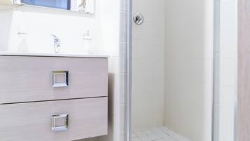 Doccia, asciugacapelli, bidet