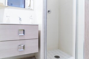 Een douche, een haardroger, een bidet