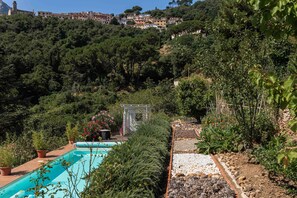 Pool - Vacation Rental Apartment with Mountain View, Wi-Fi, and Air Conditioning (Marciana)