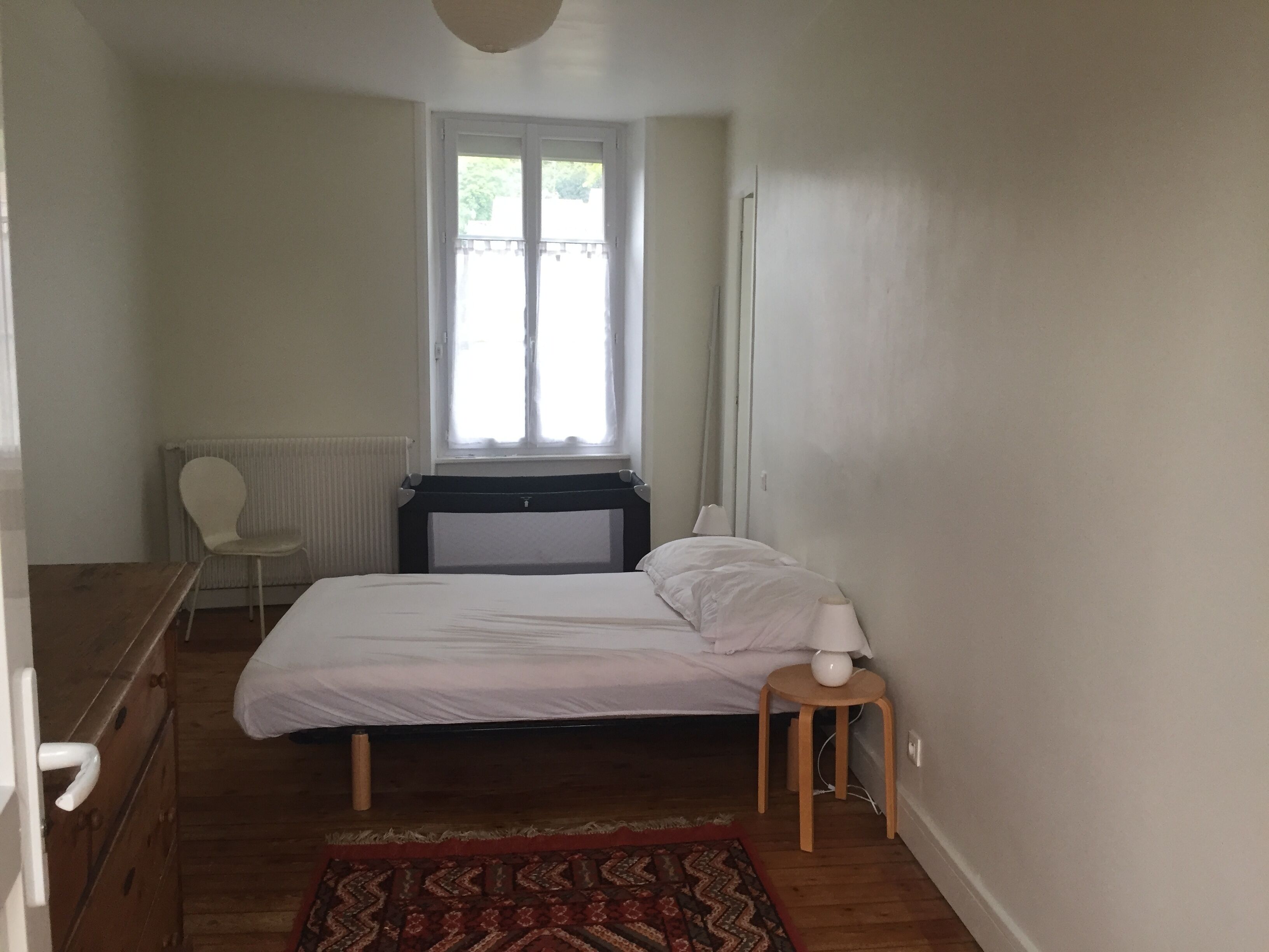 Fer et planche à repasser, draps fournis