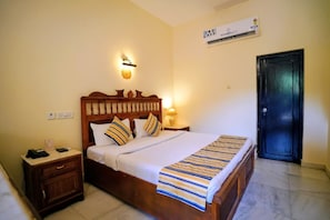 ダブルルーム ガーデンビュー | デスク、ノートパソコン用作業スペース、アイロン / アイロン台、WiFi (無料)