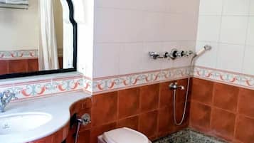 Set di cortesia gratuito, asciugamani, sapone, shampoo