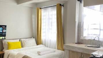 Studio Klasik | Didekorasi berbeda-beda dan dilengkapi dengan perabotan berbeda-beda