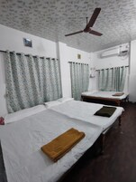 Free WiFi, bed sheets