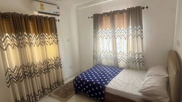 Iron/ironing board, internet, bed sheets