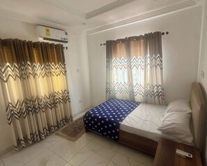 Iron/ironing board, internet, bed sheets