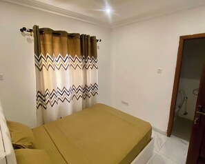 Iron/ironing board, internet, bed sheets