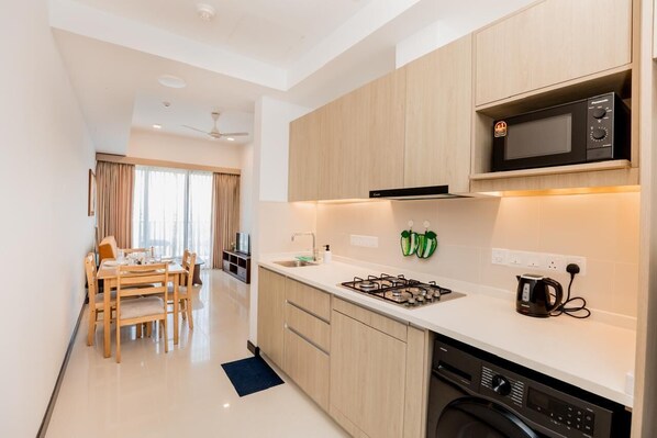 Private kitchen - Delightful Trizen 1-bedroom apartment with AC in Colombo 02 (Colombo 02)