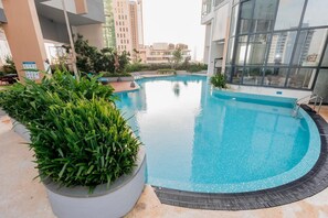 Pool - Delightful Trizen 1-bedroom apartment with AC in Colombo 02 (Colombo 02)