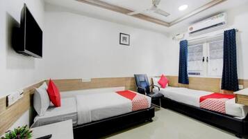 In-room safe, soundproofing, free WiFi