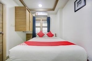 In-room safe, soundproofing, free WiFi - I5 BOUTIQUE HOTEL (Chennai)