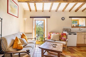 TV - Holiday Home “Gîte Des Hiboux” with Shared Pool, Private Terrace & Wi-Fi (Sanxay)