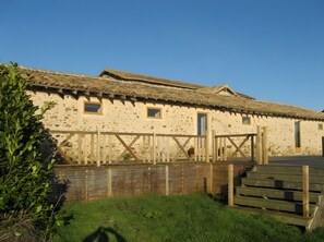 المنشأة من الخارج