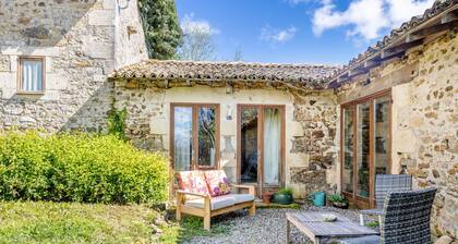 Gîte Des Martins-pêcheurs mit Gemeinschaftspool, privater Terrasse und WLAN