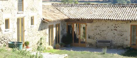 المنشأة من الخارج