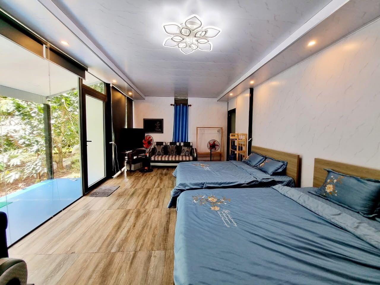 Perhebungalow, näköala puutarhaan | Silitysrauta/-lauta, ilmainen Wi-Fi