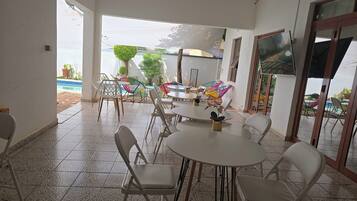 Room, 1 Bedroom, Smoking | Dining