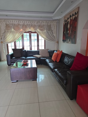 Living room - Room-apelles Palace Guest House - Execut (Gaborone)