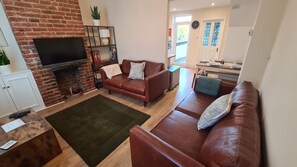 TV - Riverside Cottage - City Centre - Sleeps 5 (Canterbury)