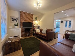 TV - Riverside Cottage - City Centre - Sleeps 5 (Canterbury)