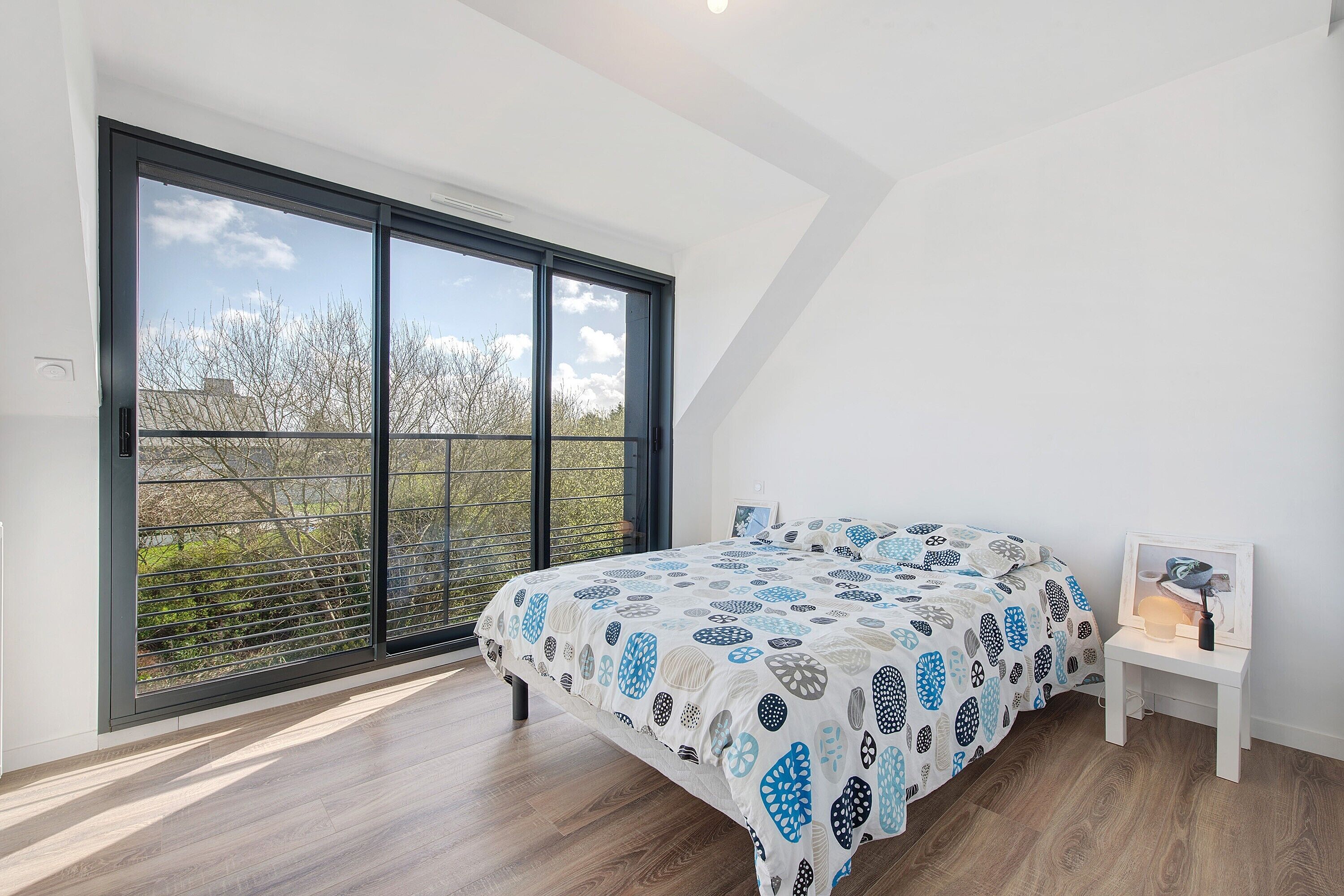 3 slaapkamers, een strijkplank/strijkijzer, wifi, beddengoed