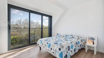 3 slaapkamers, een strijkplank/strijkijzer, wifi, beddengoed