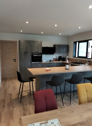 Fridge, microwave, oven, stovetop - Newly Built House for Rent! (Plouescat)