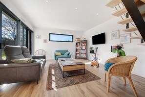 TV - Newly Built House for Rent! (Plouescat)