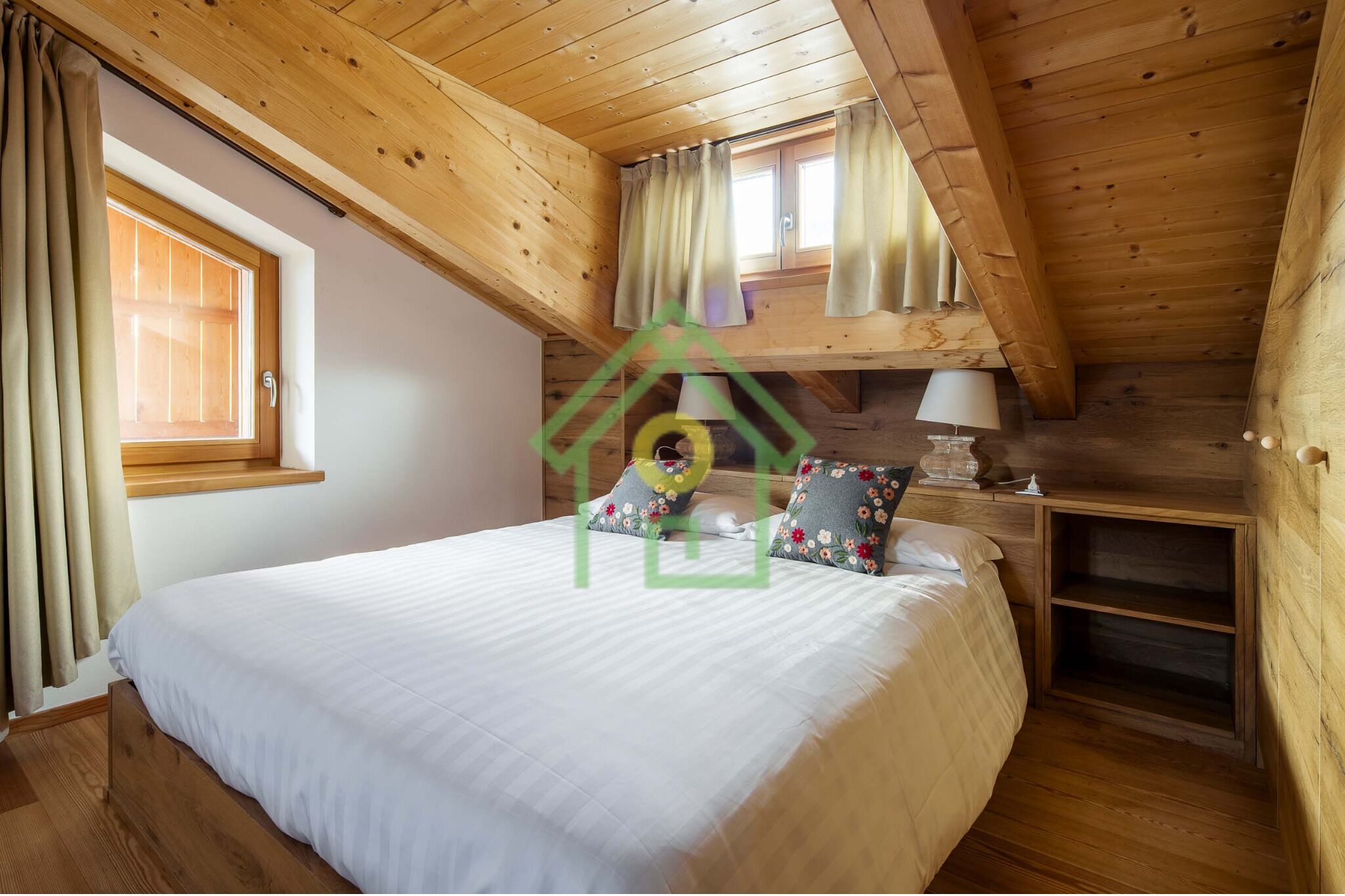 Bügeleisen/Bügelbrett, kostenloses WLAN, Bettwäsche