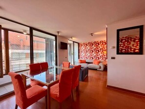 3 bedrooms, Internet - Urbano Familiar Providencia A C Gym Parking (Santiago)