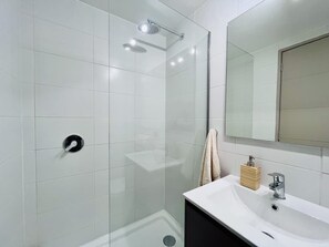 House, Accessible - Buho Estudio Castillo Velasco A (Santiago)