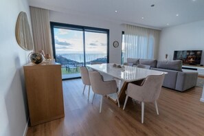 Interior - Villa Fénix - Your refuge with a view over the city (Câmara de Lobos)