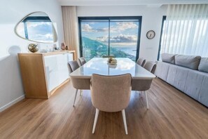 Interior - Villa Fénix - Your refuge with a view over the city (Câmara de Lobos)