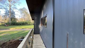 2 عدّة غرف نوم وخدمة الإنترنت