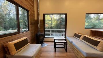 2 عدّة غرف نوم وخدمة الإنترنت