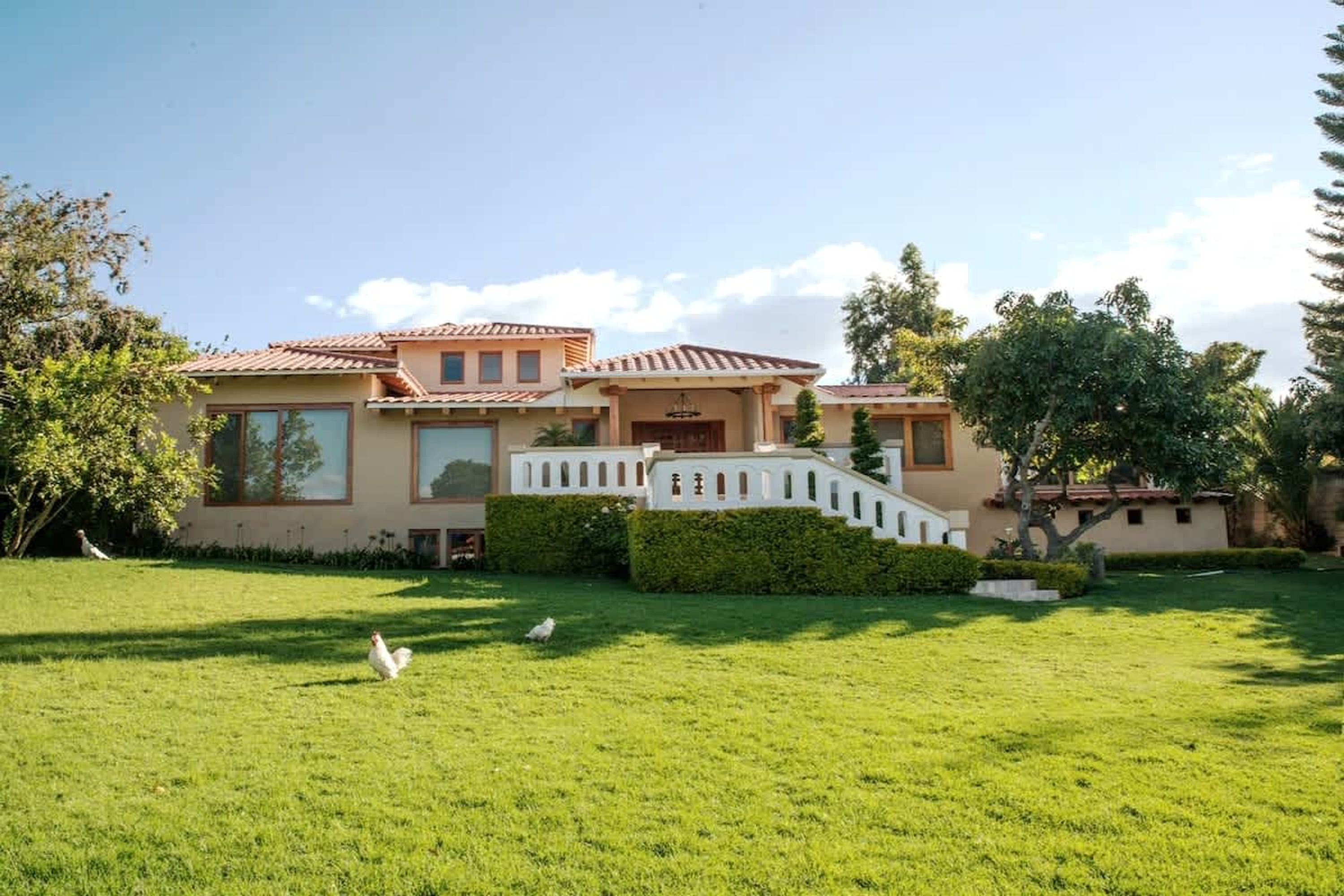 6 عدّة غرف نوم وخدمة الإنترنت