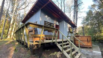 2 عدّة غرف نوم وخدمة الإنترنت