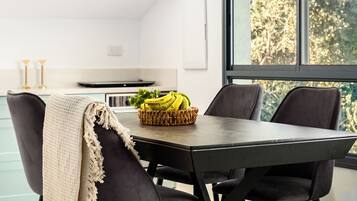 Apartment, Mountain View | In-room dining