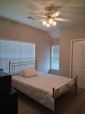 5 bedrooms, iron/ironing board, free WiFi