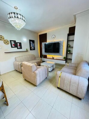 Smart TV - Nyali Luxe 2BR • Beach - Parking - Peaceful, Safe (Mombasa)