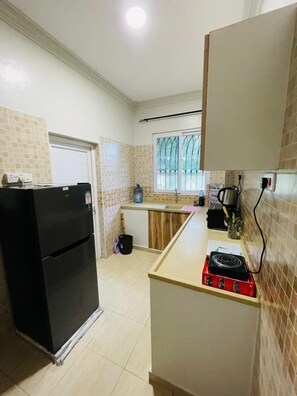 Fridge, microwave, blender, cookware/dishes/utensils - Nyali Luxe 2BR • Beach - Parking - Peaceful, Safe (Mombasa)