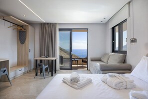 Blackout curtains, soundproofing, iron/ironing board, free WiFi - Celeste Bali Suites (Mylopotamos)