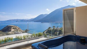 A balcony with a view of the sea and mountains. - Celeste Bali Suites (Mylopotamos)