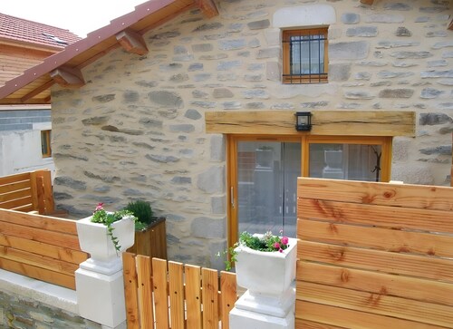 At the Song of the Fountain – La Bruyère Cottage – St Laurent les Bains