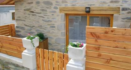 At the Song of the Fountain – La Bruyère Cottage – St Laurent les Bains