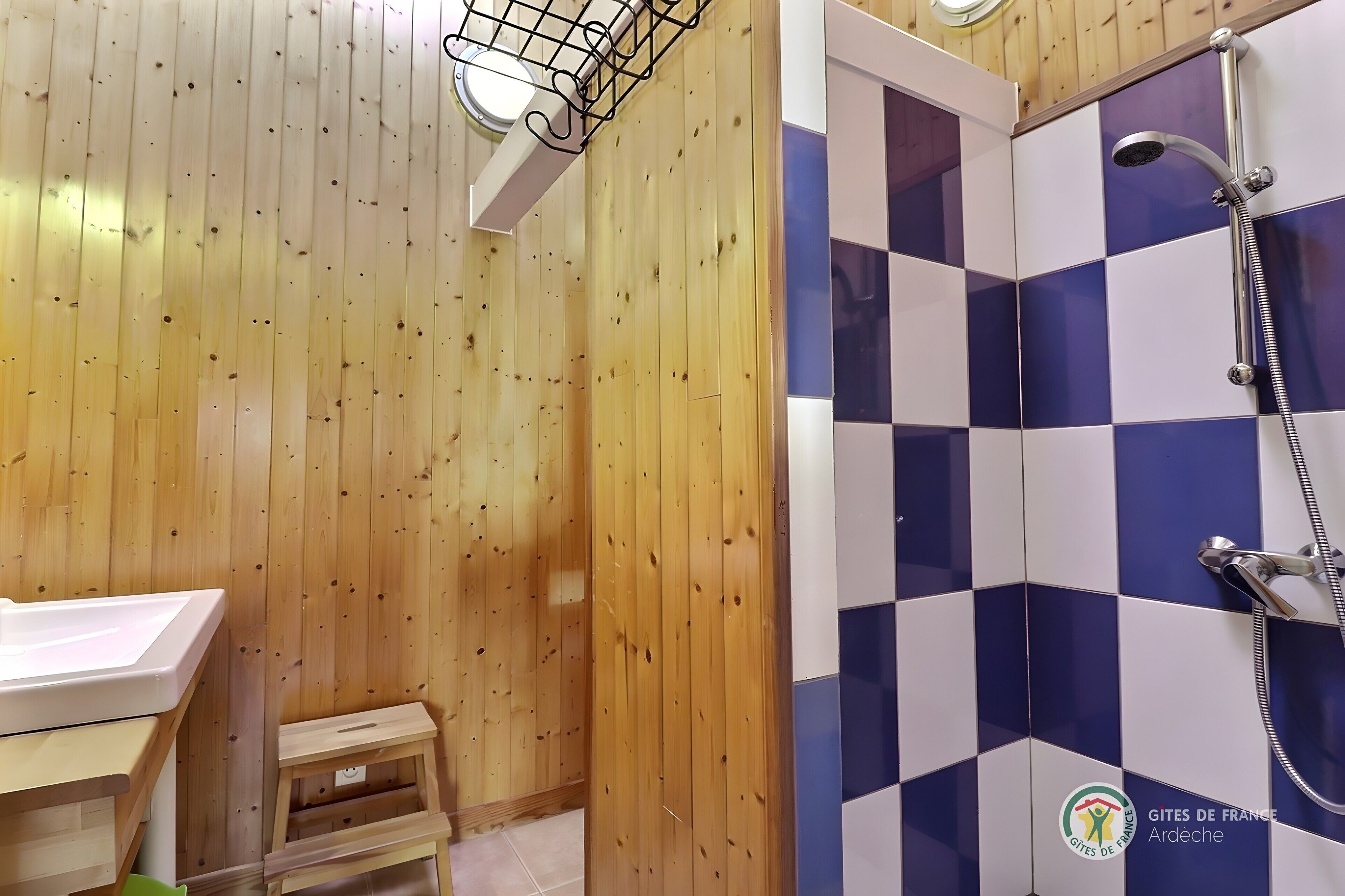 Bruser, hårtørrer, håndklæder