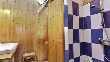 Bruser, hårtørrer, håndklæder