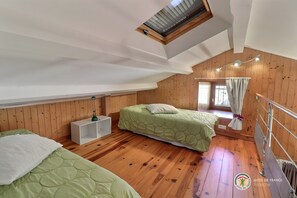 Iron/ironing board, WiFi, bed sheets - At the Song of the Fountain – La Bruyère Cottage – St Laurent les Bains (Saint-Laurent-les-Bains-Laval-d'Aurelle)