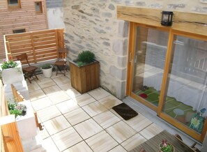 Terrace/patio - At the Song of the Fountain – La Bruyère Cottage – St Laurent les Bains (Saint-Laurent-les-Bains-Laval-d'Aurelle)